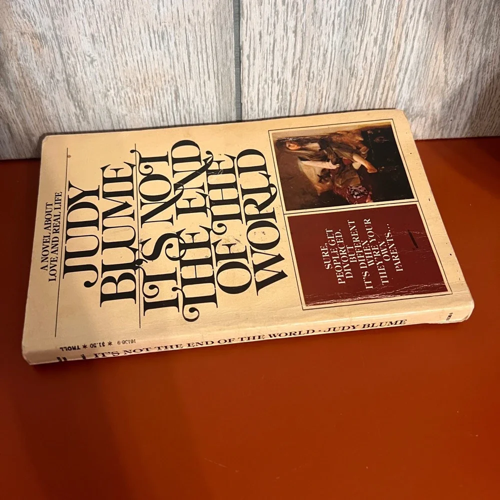 Judy Blume It's Not the End of the World Vintage Paperback 1972 Bantam Books